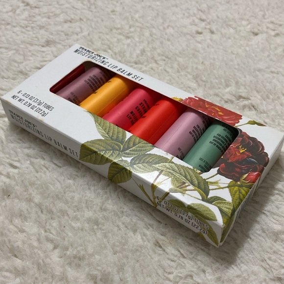 ❤️ Trader Joe’s Moisturizing Lip Balm Set New in Box - Picture 4 of 4